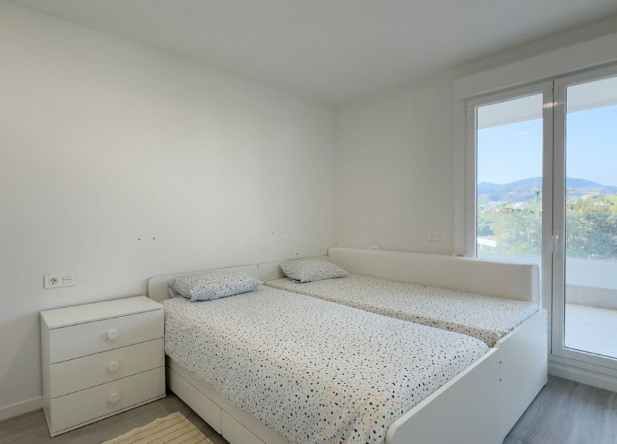 Resale - Apartment - Top Floor Apartment - Marbella - Nueva Andalucia