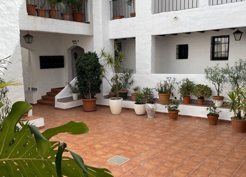 Resale - Apartment - Middle Floor Apartment - Marbella - Puerto Banús