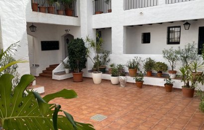 Resale - Apartment - Middle Floor Apartment - Marbella - Puerto Banús