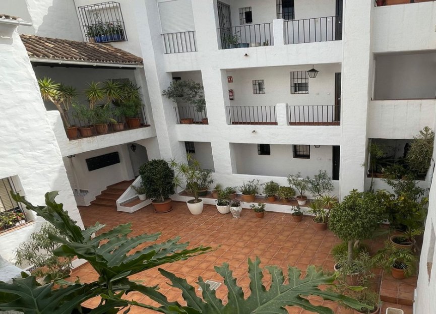 Resale - Apartment - Middle Floor Apartment - Marbella - Puerto Banús