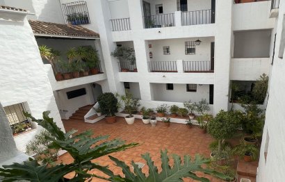 Resale - Apartment - Middle Floor Apartment - Marbella - Puerto Banús