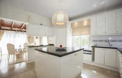 Resale - House - Detached Villa - Marbella - Nueva Andalucia