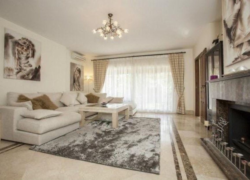 Resale - House - Detached Villa - Marbella - Nueva Andalucia