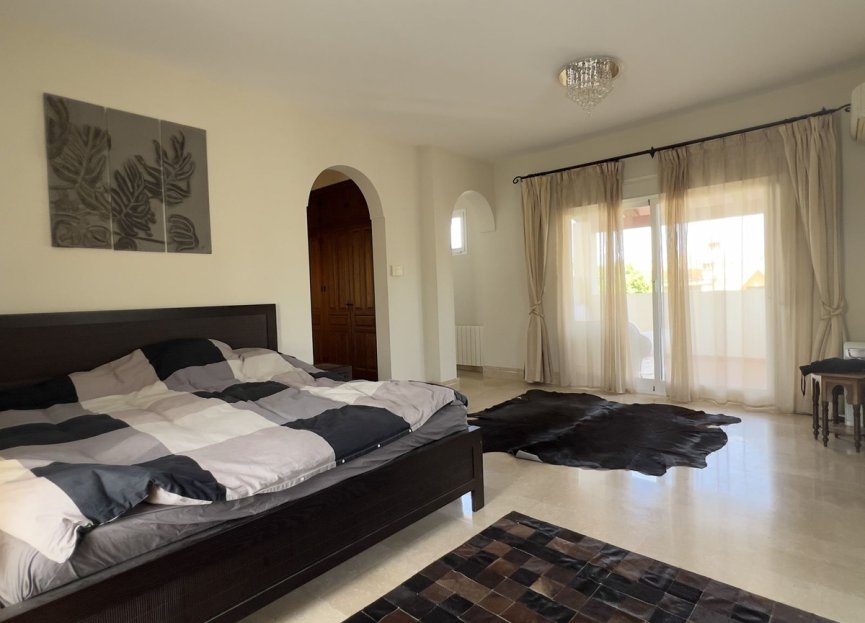 Resale - House - Detached Villa - Marbella - Nueva Andalucia