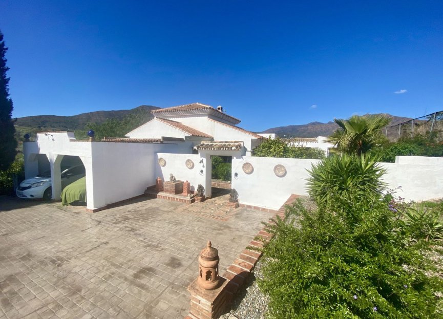 Resale - House - Detached Villa - Mijas