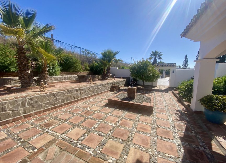 Resale - House - Detached Villa - Mijas