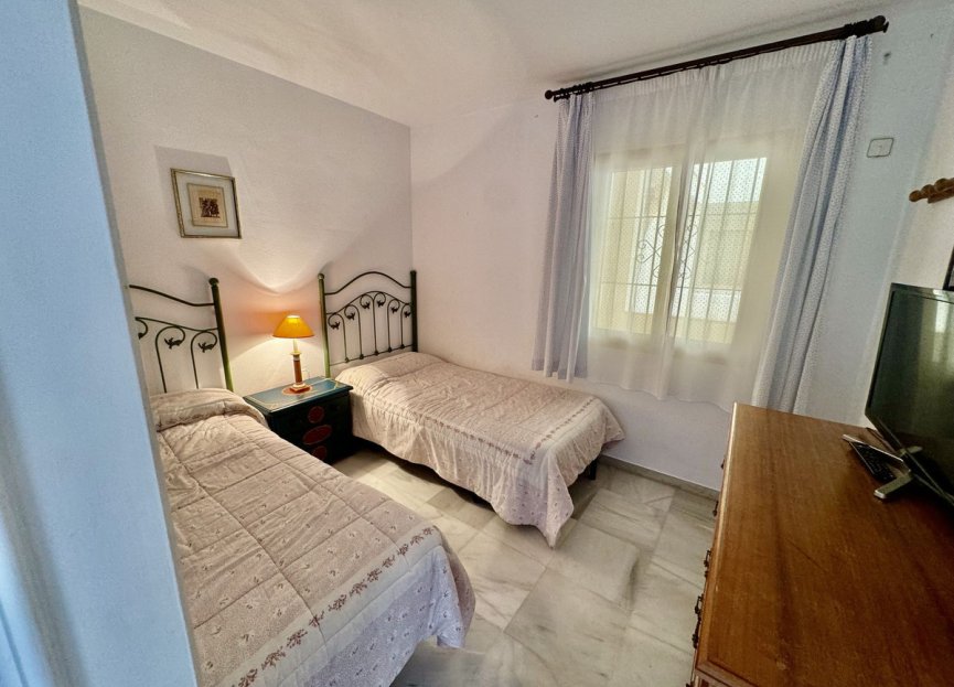 Resale - Apartment - Middle Floor Apartment - Marbella - Nueva Andalucia