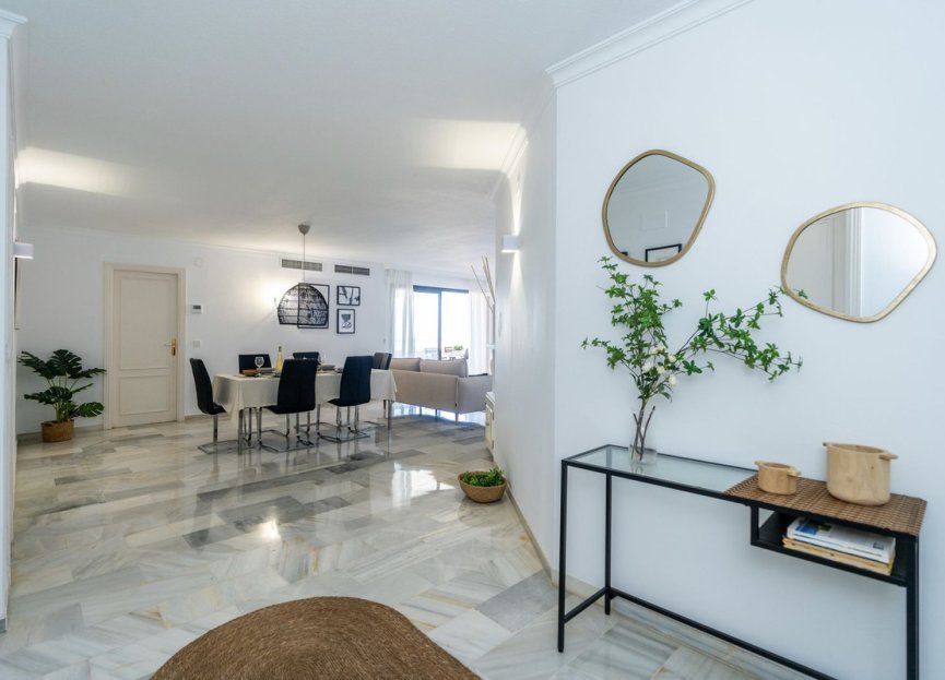 Resale - Apartment - Top Floor Apartment - Marbella - Puerto Banús