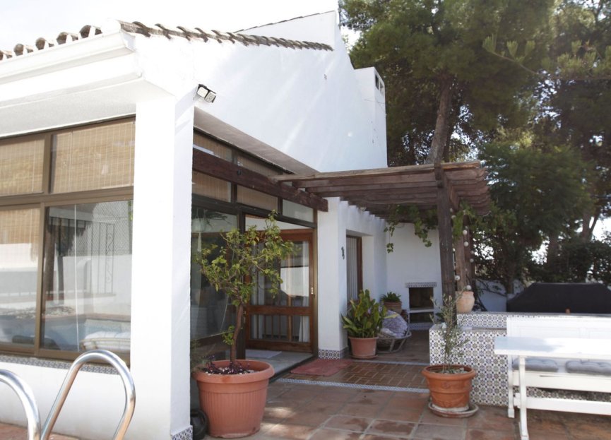 Resale - House - Detached Villa - Estepona - Estepona Centro