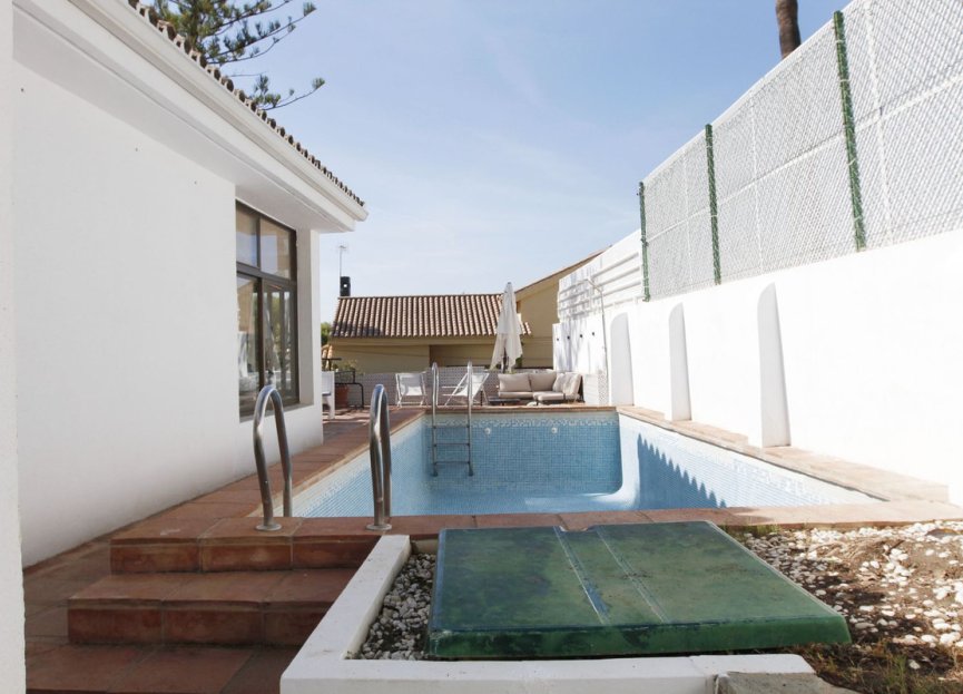 Resale - House - Detached Villa - Estepona - Estepona Centro