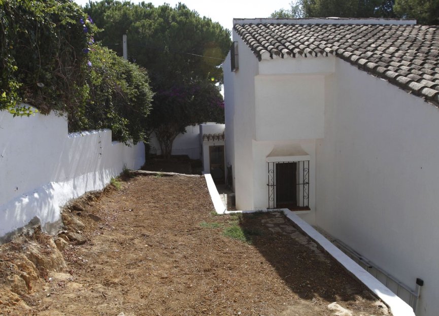 Resale - House - Detached Villa - Estepona - Estepona Centro