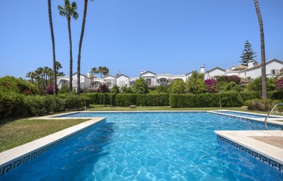 Resale - House - Townhouse - Marbella - Nueva Andalucia