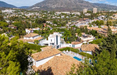 Resale - House - Detached Villa - Marbella - Nueva Andalucia