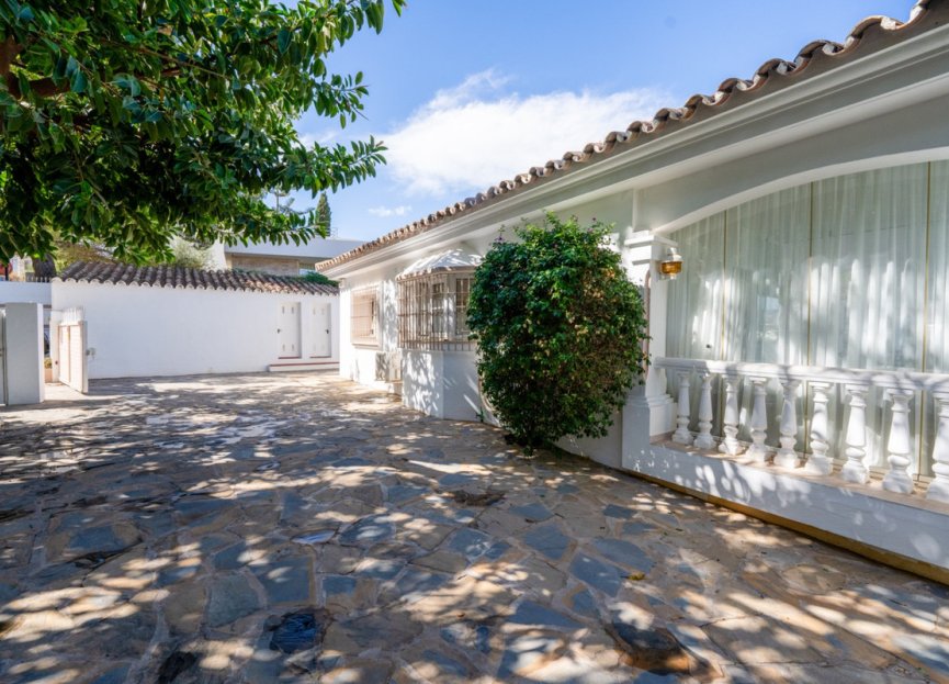 Resale - House - Detached Villa - Marbella - Nueva Andalucia