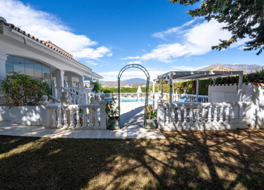 Resale - House - Detached Villa - Marbella - Nueva Andalucia