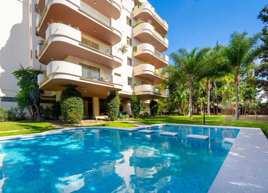 Resale - Apartment - Middle Floor Apartment - Marbella - Nueva Andalucia