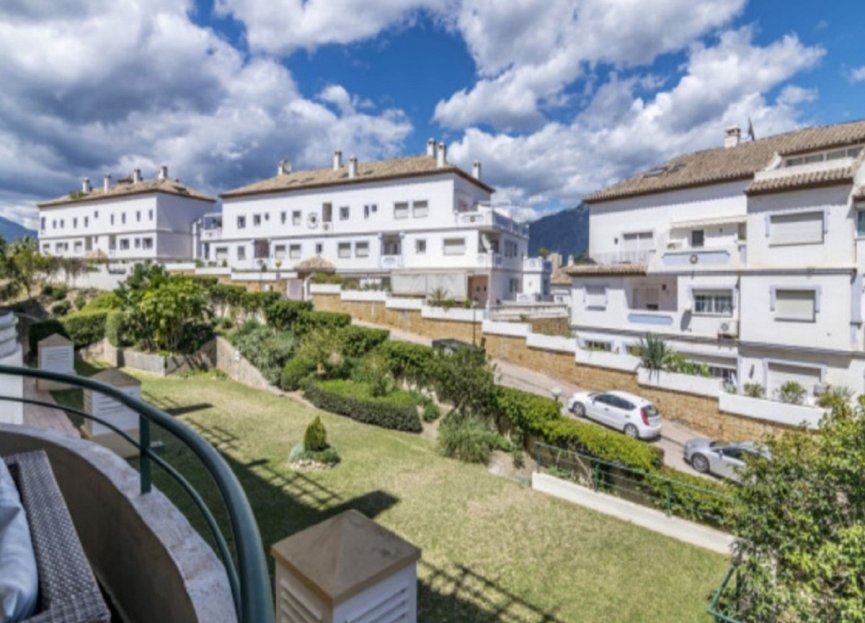 Resale - Apartment - Middle Floor Apartment - Marbella - Aloha