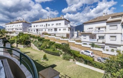 Resale - Apartment - Middle Floor Apartment - Marbella - Aloha