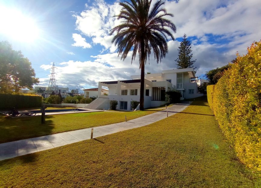 Resale - House - Detached Villa - Marbella - Nueva Andalucia