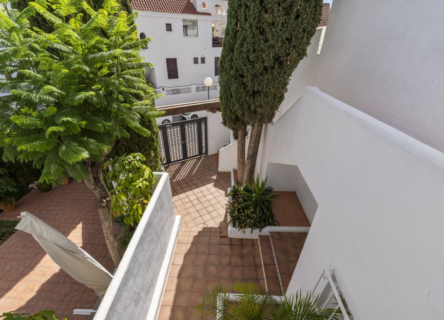 Resale - Apartment - Middle Floor Apartment - Marbella - Nueva Andalucia