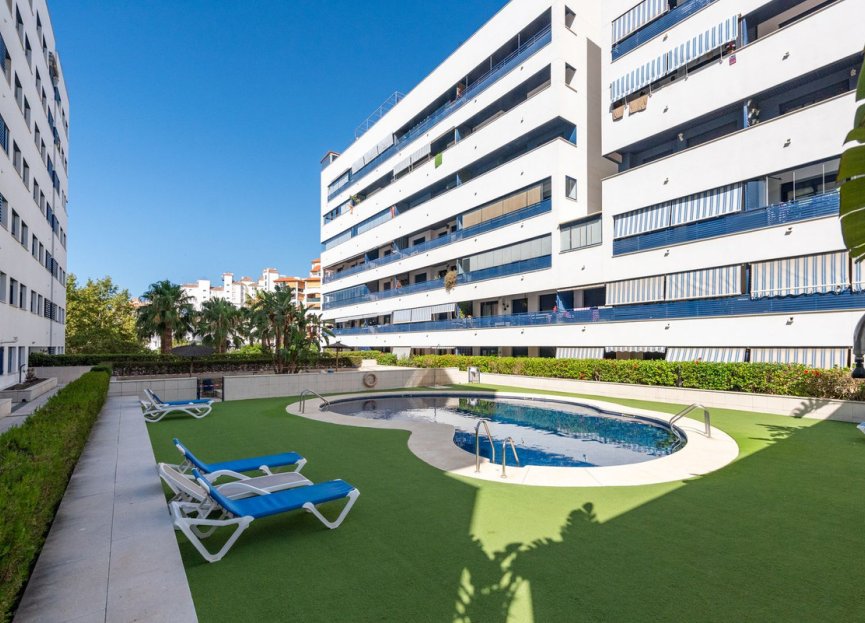 Resale - Apartment - Middle Floor Apartment - Estepona - Estepona Centro