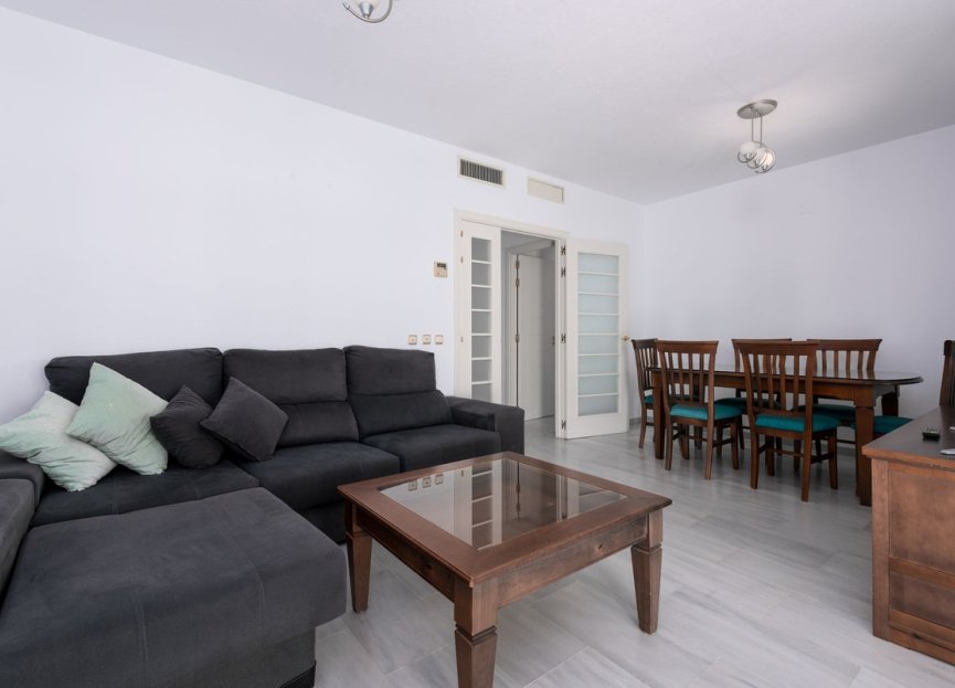 Resale - Apartment - Middle Floor Apartment - Estepona - Estepona Centro