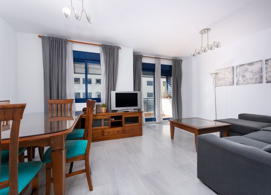 Resale - Apartment - Middle Floor Apartment - Estepona - Estepona Centro