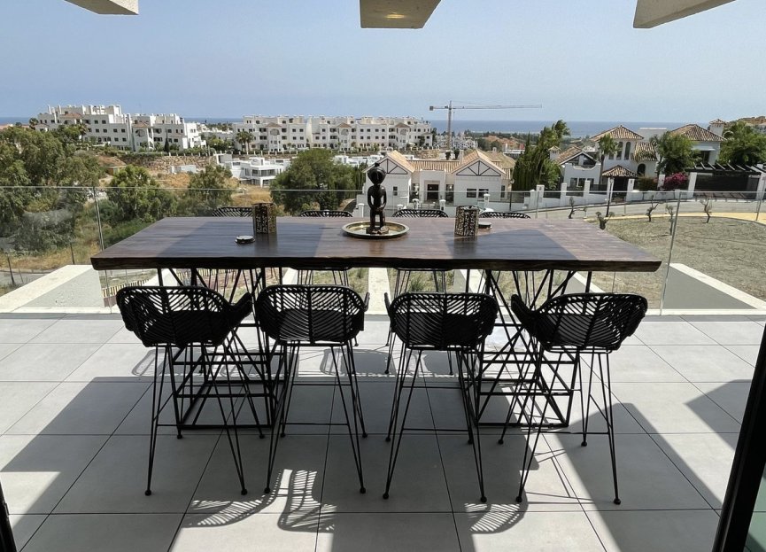 Resale - Apartment - Middle Floor Apartment - Estepona - Estepona Centro