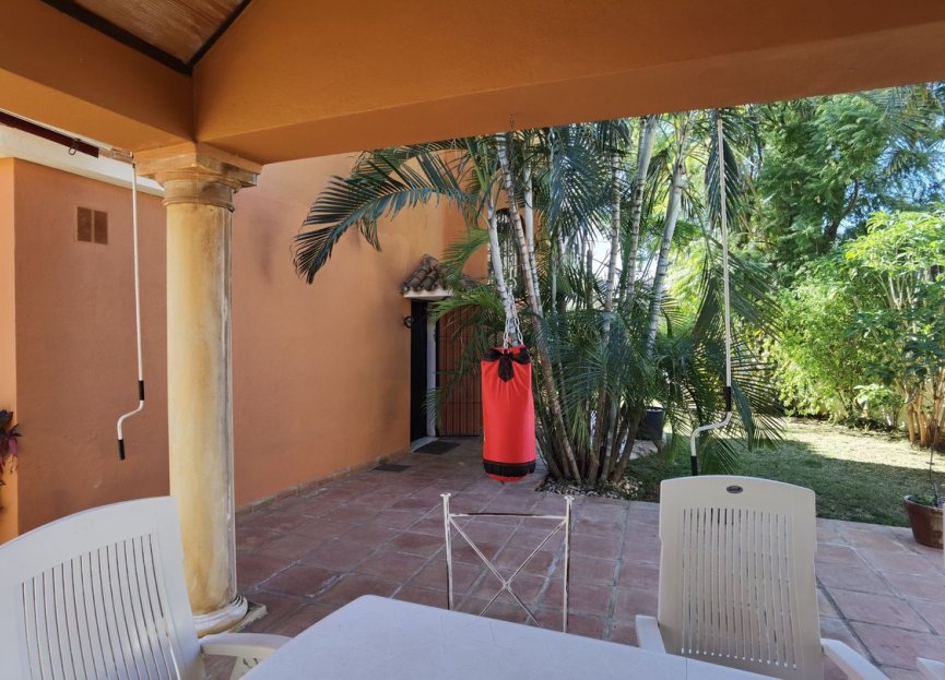 Resale - House - Detached Villa - Marbella - Nueva Andalucia