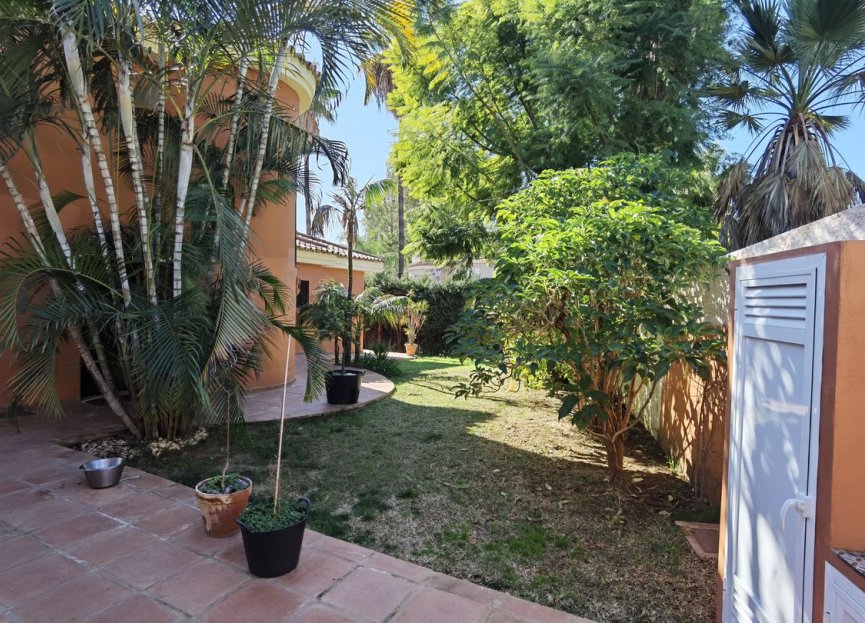 Resale - House - Detached Villa - Marbella - Nueva Andalucia