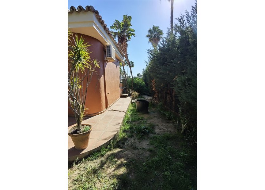 Resale - House - Detached Villa - Marbella - Nueva Andalucia