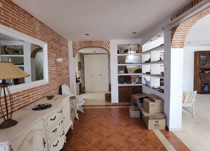 Resale - House - Detached Villa - Marbella - Nueva Andalucia