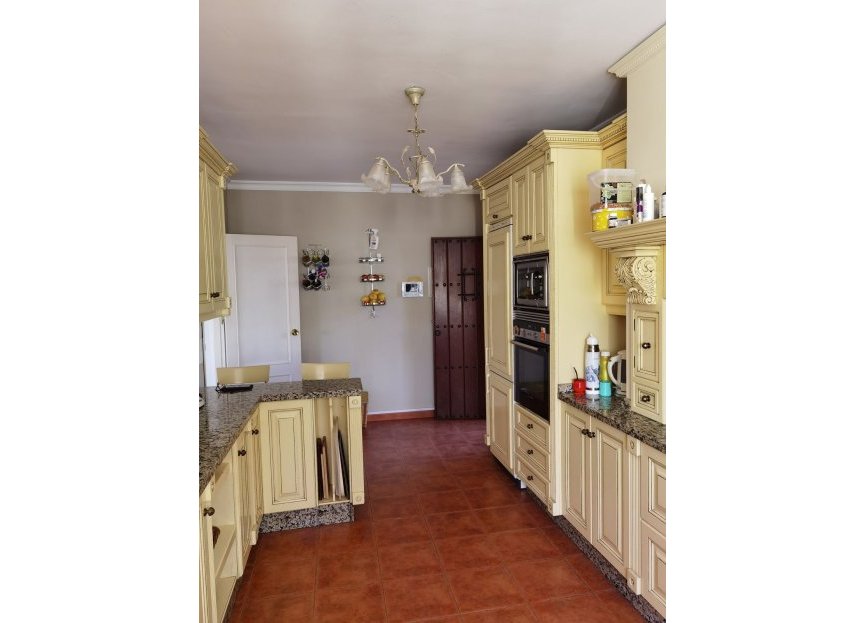 Resale - House - Detached Villa - Marbella - Nueva Andalucia