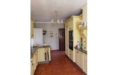 Resale - House - Detached Villa - Marbella - Nueva Andalucia