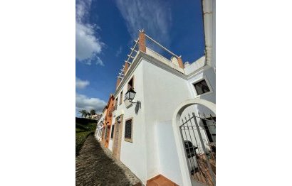 Resale - House - Semi-Detached House - Estepona - Estepona Centro