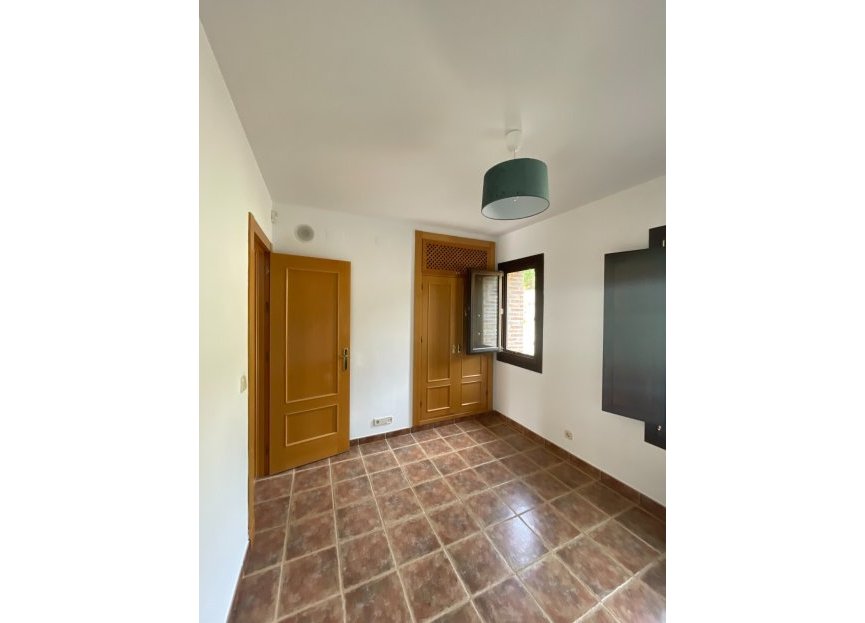 Resale - House - Semi-Detached House - Estepona - Estepona Centro