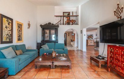 Resale - House - Detached Villa - Estepona - Estepona Centro