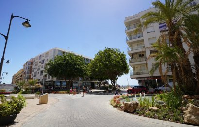 Resale - Apartment - Middle Floor Apartment - Estepona - Estepona Centro