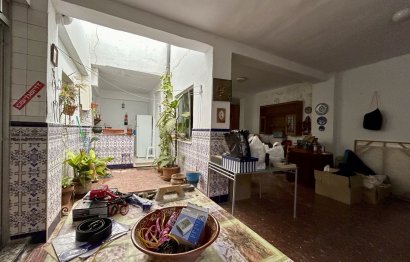 Resale - House - Detached Villa - Estepona - Estepona Centro