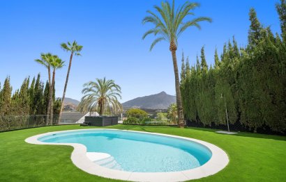 Resale - House - Detached Villa - Marbella - Nueva Andalucia