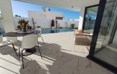 Resale - House - Detached Villa - Estepona - Estepona Centro