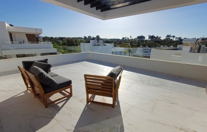 Resale - House - Detached Villa - Estepona - Estepona Centro