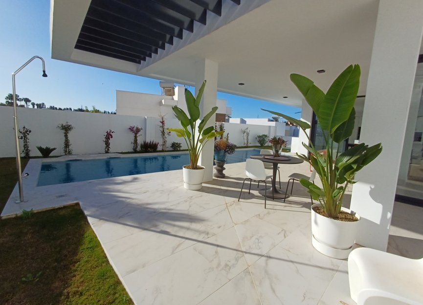 Resale - House - Detached Villa - Estepona - Estepona Centro