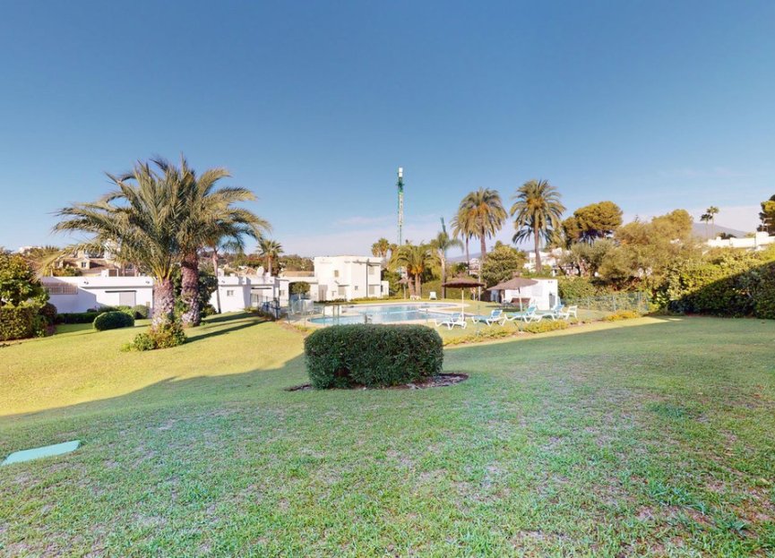 Resale - Apartment - Ground Floor Apartment - Marbella - Aloha