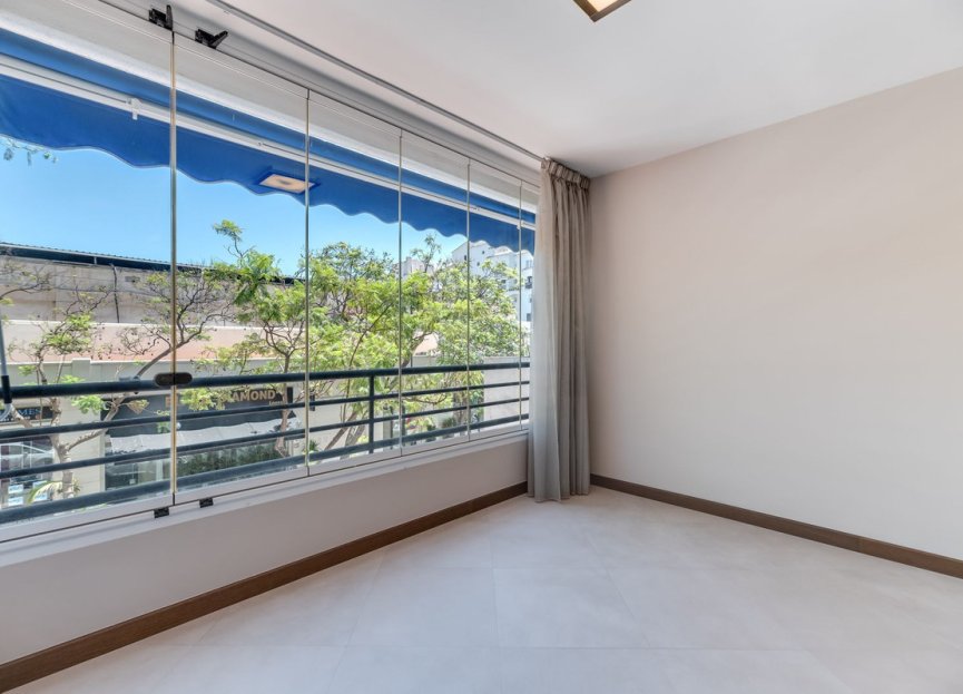 Resale - Apartment - Middle Floor Apartment - Marbella - Puerto Banús