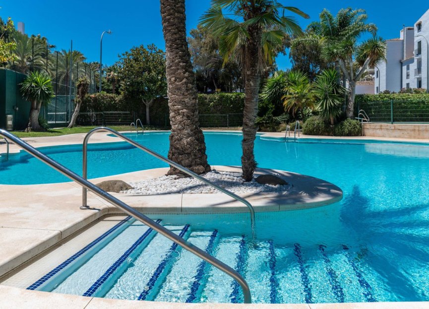 Resale - Apartment - Middle Floor Apartment - Marbella - Puerto Banús