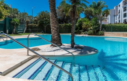 Resale - Apartment - Middle Floor Apartment - Marbella - Puerto Banús