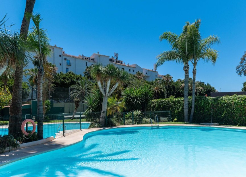 Resale - Apartment - Middle Floor Apartment - Marbella - Puerto Banús