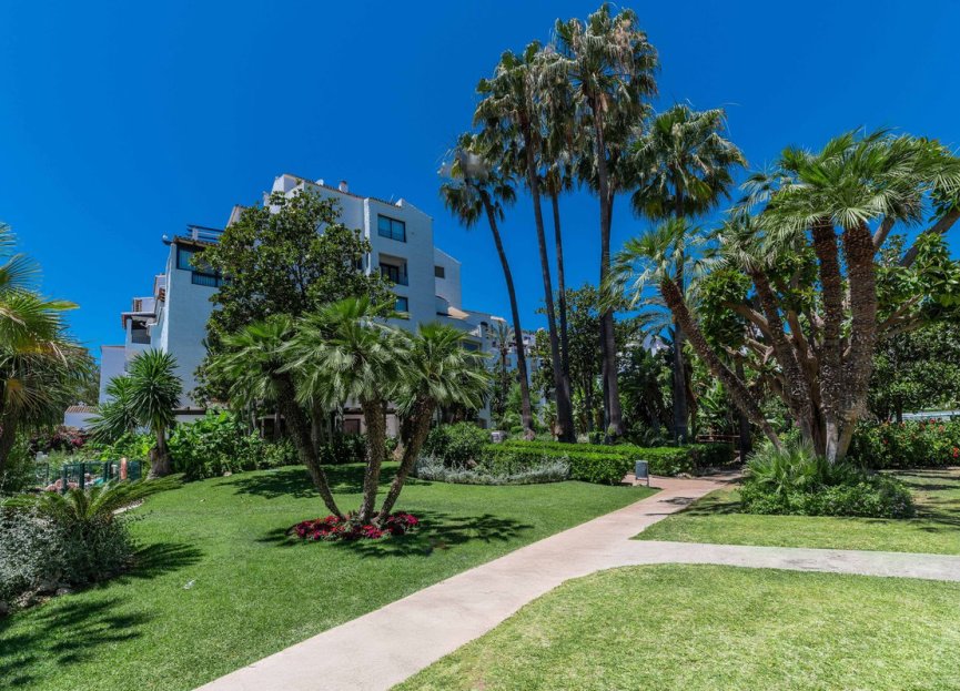 Resale - Apartment - Middle Floor Apartment - Marbella - Puerto Banús