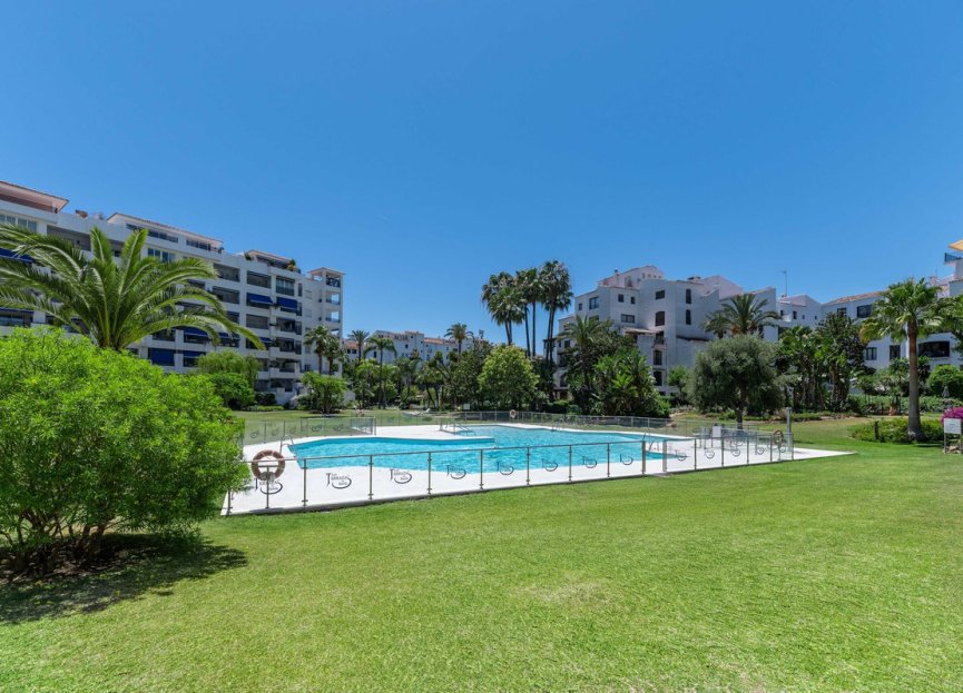 Resale - Apartment - Middle Floor Apartment - Marbella - Puerto Banús